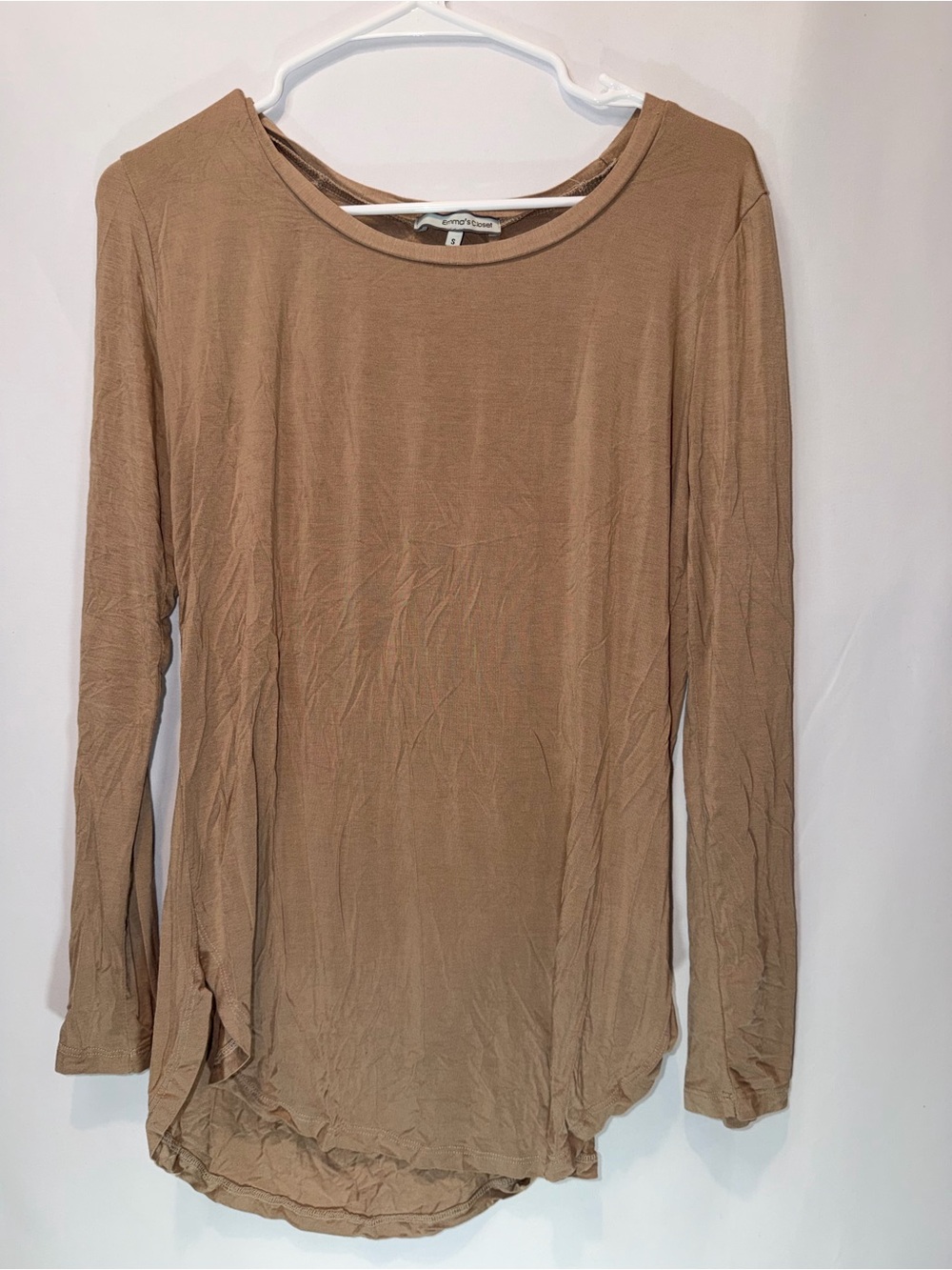 Women’s Long Sleeve Scoop Neck Top in Taupe by Eight Sixty